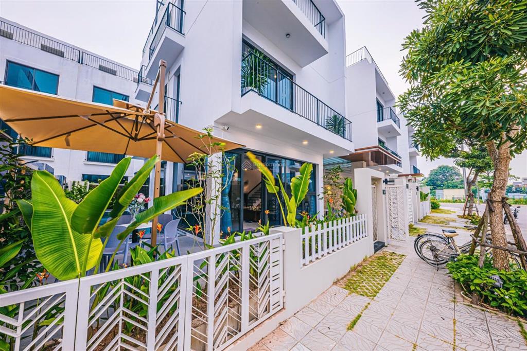Bán villa đơn lập 252m2 mặt tiền 14m giáp biển.