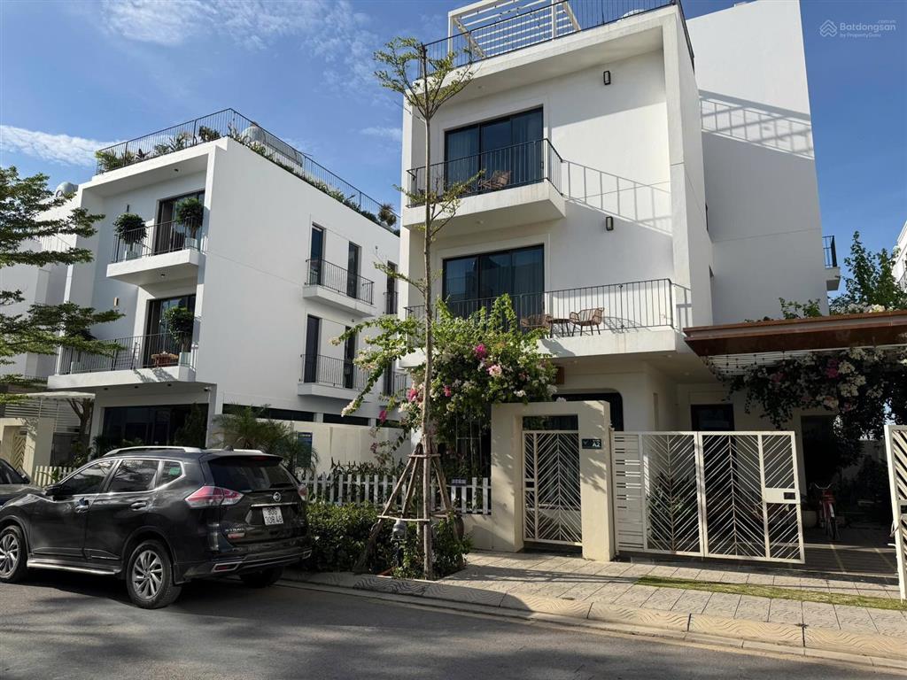 Bán villa đơn lập 252m2 mặt tiền 14m giáp biển.