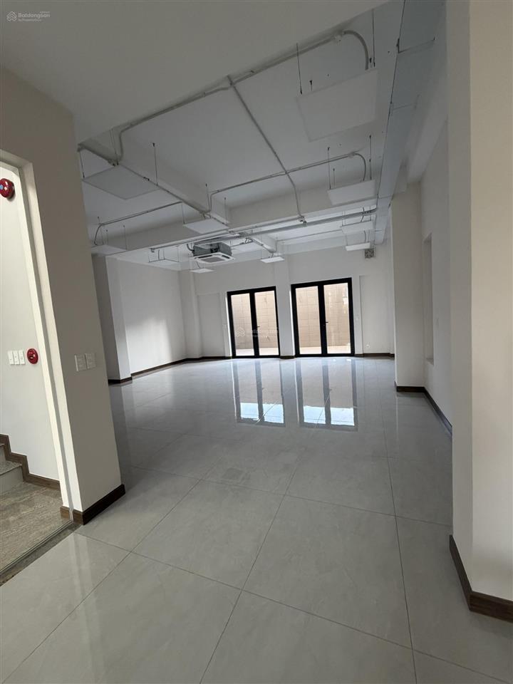 Tòa nhà vp mt ngang 8m đường đào duy anh, phú nhuận có hầm xe, thang máy, pccc nhà mới xây