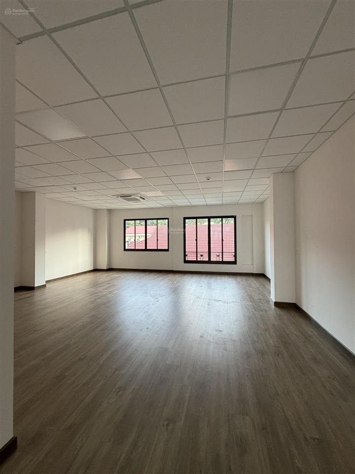 Tòa nhà vp mt ngang 8m đường đào duy anh, phú nhuận có hầm xe, thang máy, pccc nhà mới xây