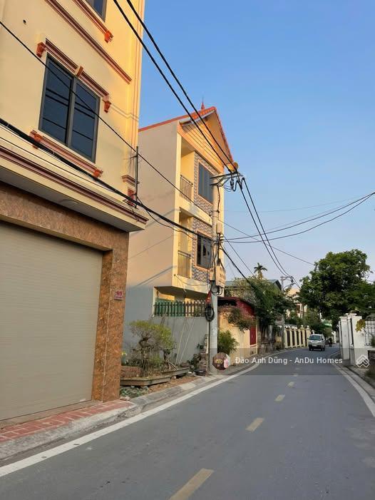 Cắt lỗ kiêu kỵ 58.6m², ô tô 16 chỗ vào, view sân chơi thoáng, sát trục chính, giá 5.25 tỷ. hiếm lắm