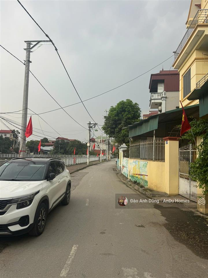 Cắt lỗ kiêu kỵ 58.6m², ô tô 16 chỗ vào, view sân chơi thoáng, sát trục chính, giá 5.25 tỷ. hiếm lắm