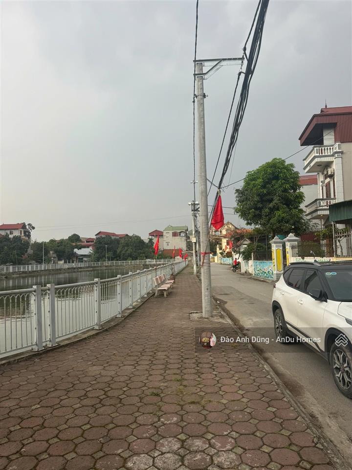 Cắt lỗ kiêu kỵ 58.6m², ô tô 16 chỗ vào, view sân chơi thoáng, sát trục chính, giá 5.25 tỷ. hiếm lắm