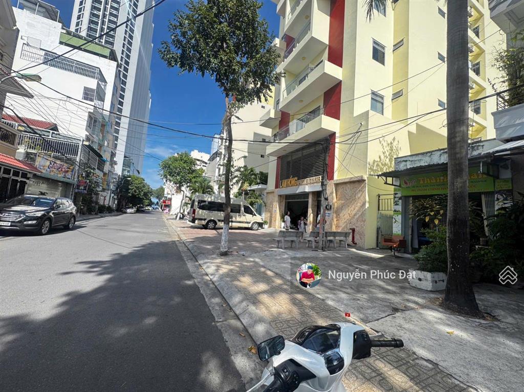 Bán căn nhà 2 mặt tiền trước sau phạm ngọc thạch  cách biển chỉ 150m