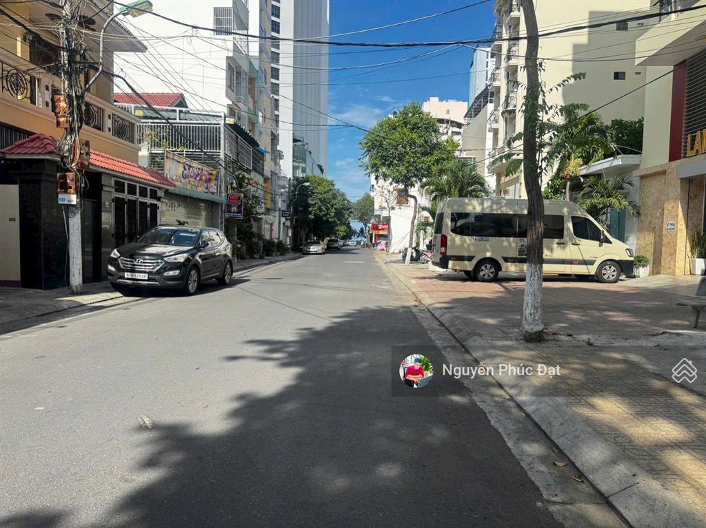 Bán căn nhà 2 mặt tiền trước sau phạm ngọc thạch  cách biển chỉ 150m