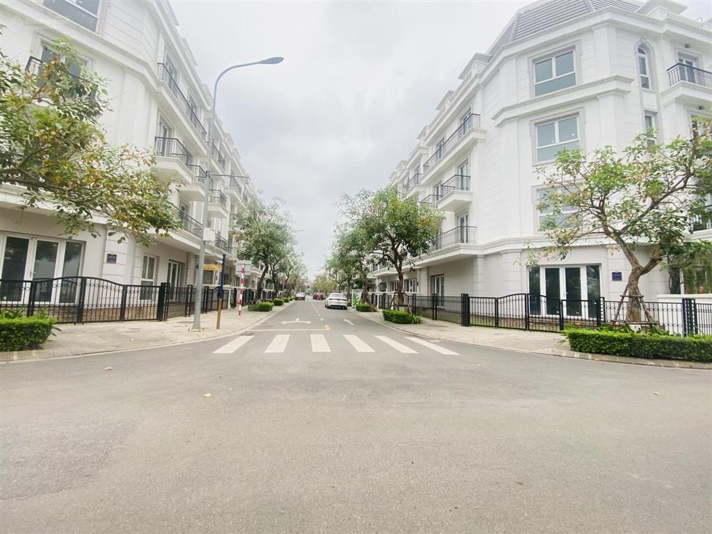 Chính chủ gửi bán nhanh căn lk góc eurowindow twinpark. sẵn sổ đỏ. rẻ hơn cđt 20%.