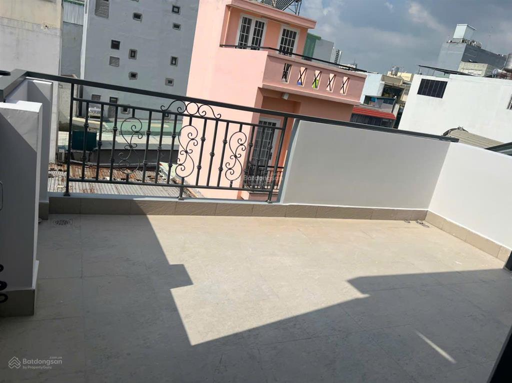 Nhà mới 100%. ban công. thoáng sạch. yên tĩnh. an ninh