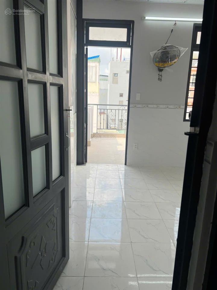 Nhà mới 100%. ban công. thoáng sạch. yên tĩnh. an ninh