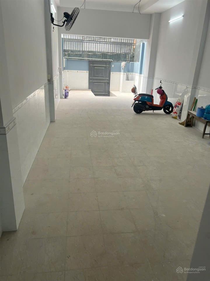 Nhà mới 100%. ban công. thoáng sạch. yên tĩnh. an ninh