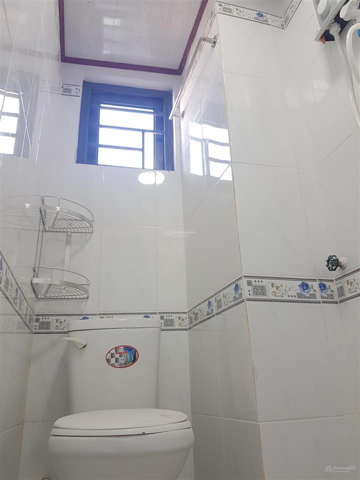 Nhà mới 100%. ban công. thoáng sạch. yên tĩnh. an ninh