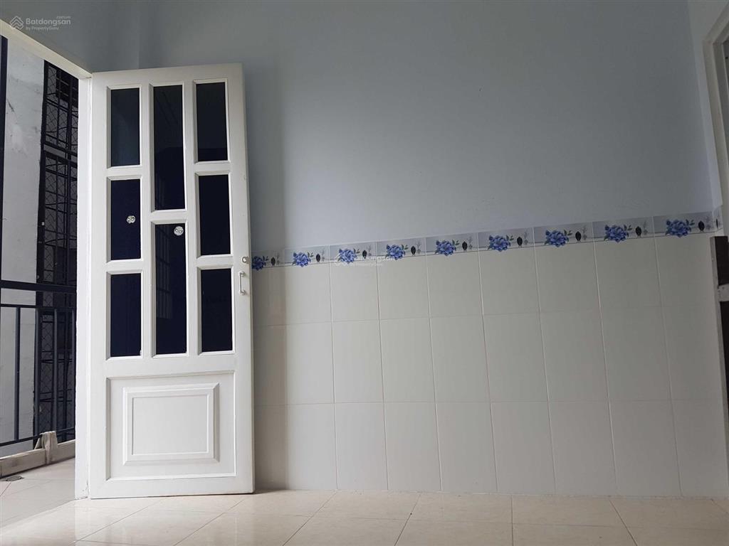 Nhà thoáng mát. bảo vệ 24/24, giờ tự do. đầy đủ điều hòa, mnnl, tủ, bếp, wifi, hầm để xe