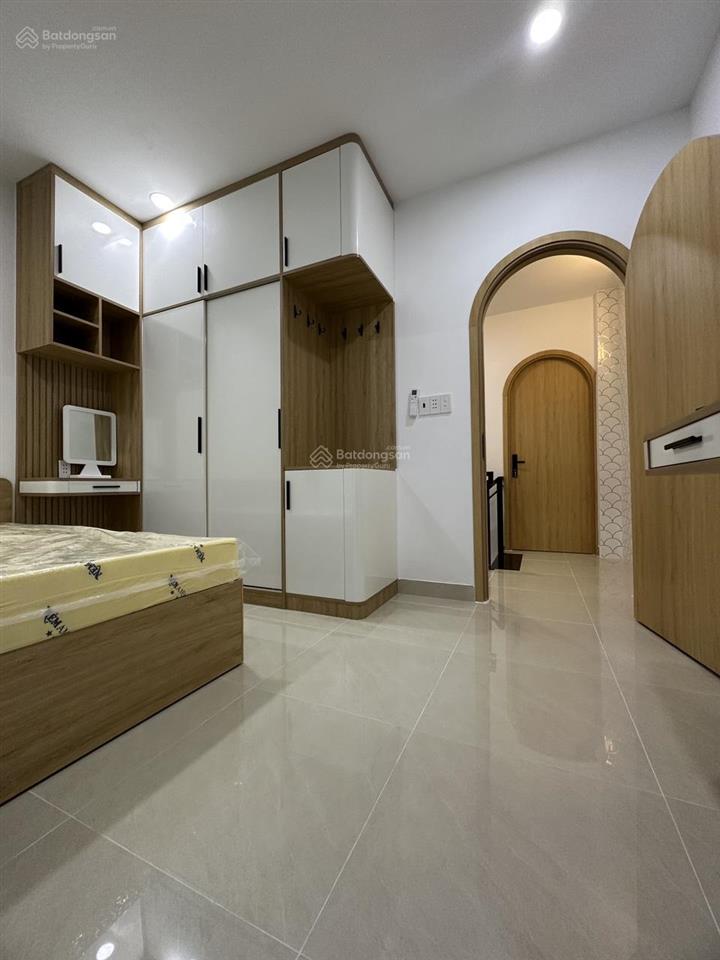 Chính chủ bán nhà 2 mặt thoáng đường trần quốc thảo, kế kỳ đồng. nhà đẹp 2 tầng. full nội thất