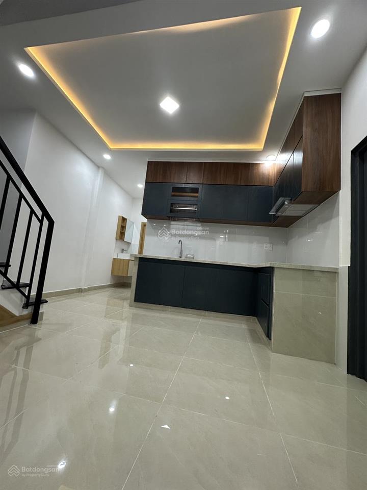 Chính chủ bán nhà 2 mặt thoáng đường trần quốc thảo, kế kỳ đồng. nhà đẹp 2 tầng. full nội thất