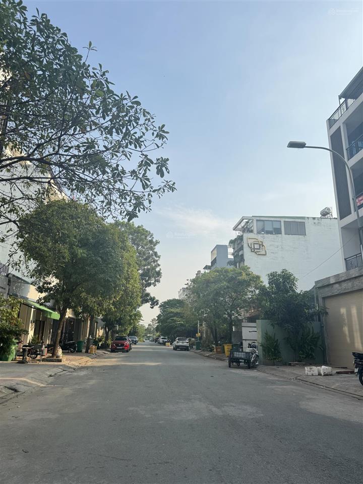 Chỉ 25.5 tỷ. mặt tiền ngay cụm trần lựu, kế cao đức lân. dt(5x20m). hầm 4 tầng mái che