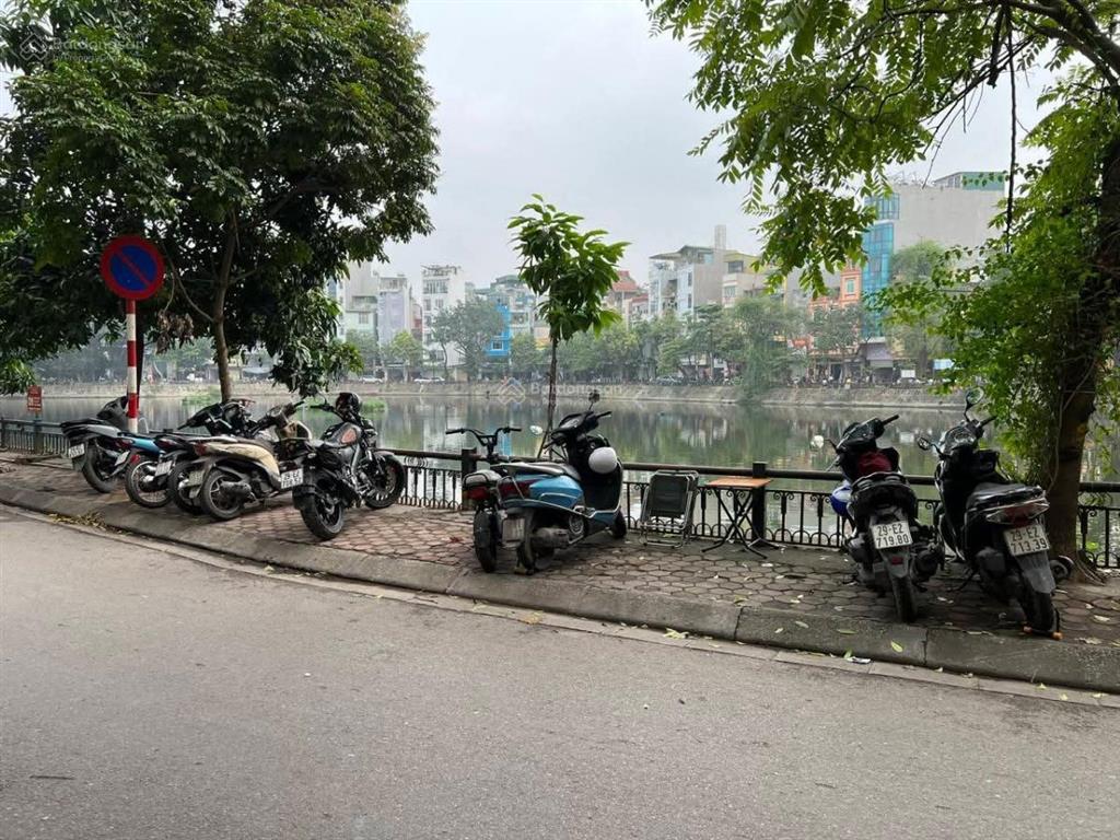 Bán nhà mặt hồ văn chương 62m2, ô tô tránh, vỉa hè kinh doanh sầm uất, vị trí cực đẹp, an sinh đỉnh