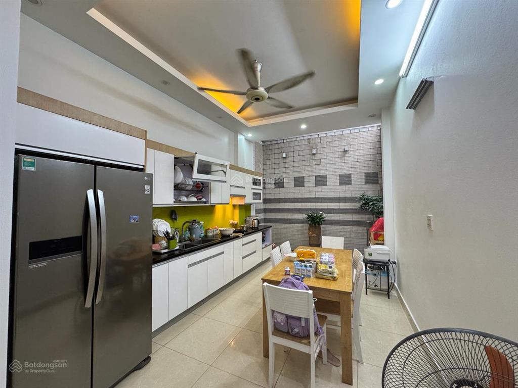 Bán nhà đê la thành 60m2, ôtô vào nhà, trước nhà ôtô tránh, qh ổn định, 3 thoáng vĩnh viễn, sầm uất