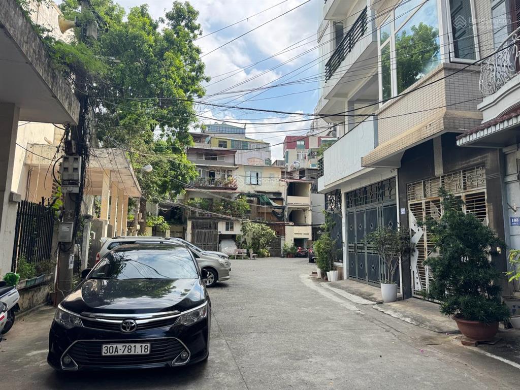Bán nhà đê la thành 60m2, ôtô vào nhà, trước nhà ôtô tránh, qh ổn định, 3 thoáng vĩnh viễn, sầm uất
