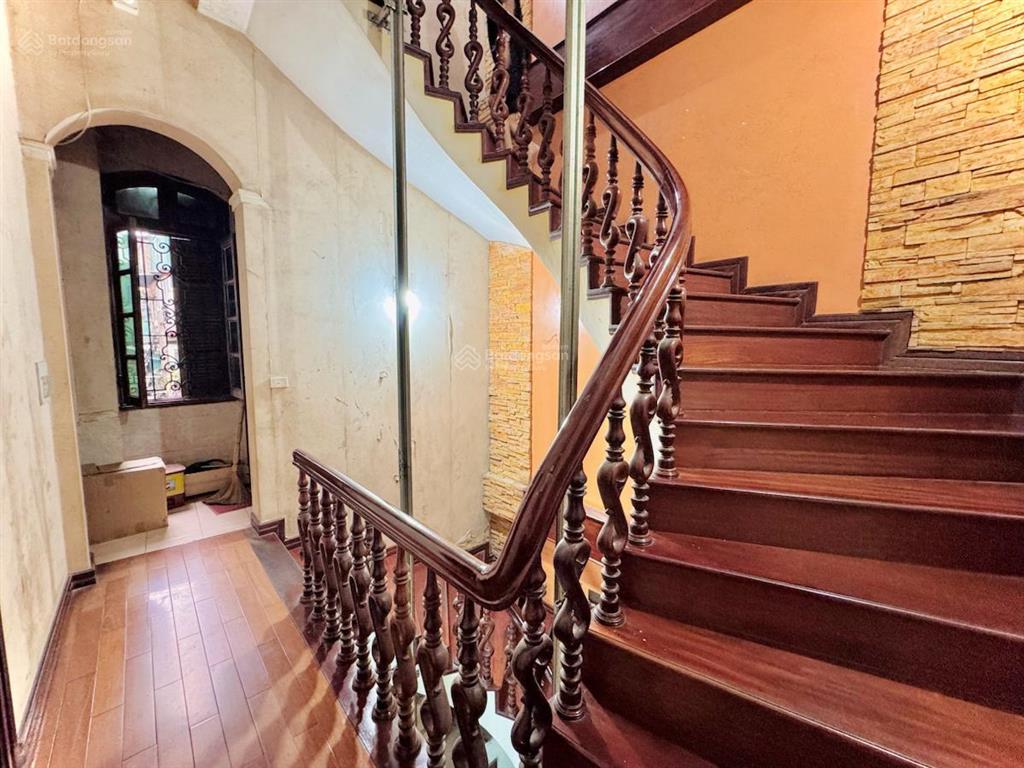 Bán nhà mặt hồ phương mai 66m2, ô tô tránh đỗ ngày đêm, mặt tiền bề thế, kinh doanh sầm uất, vỉa hè