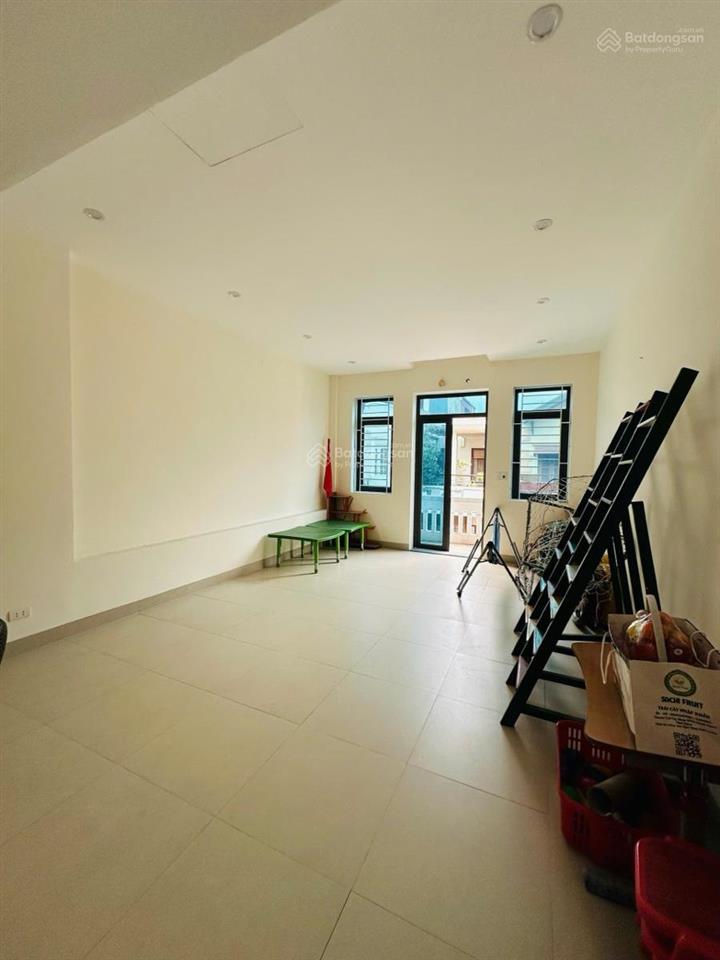 Bán nhà đống đa 75m2,phân lô,oto tránh trước nhà,ngõ thông kinh doanh,kcbt chắc chắn ,dân trí cao