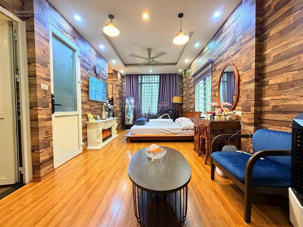 Bán nhà đông tác 45m2, cách oto 25m, lô góc 2 thoáng, nở hậu, ngõ thông ba gác, nội thất cao cấp