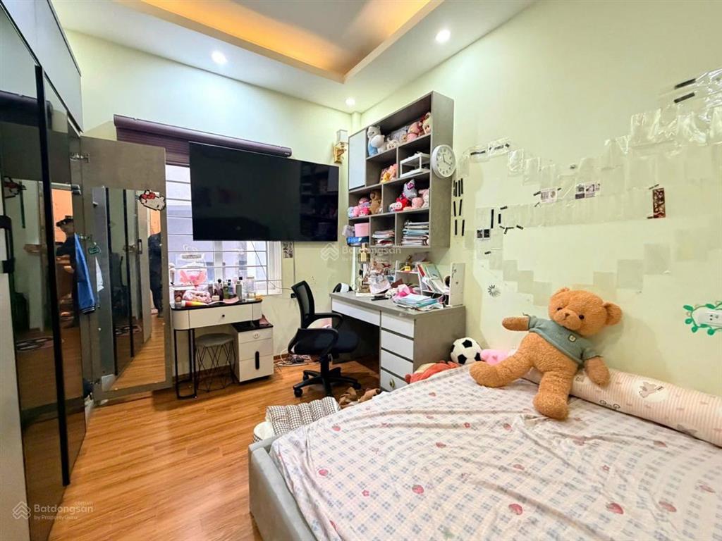 Bán nhà đông tác 45m2, cách oto 25m, lô góc 2 thoáng, nở hậu, ngõ thông ba gác, nội thất cao cấp