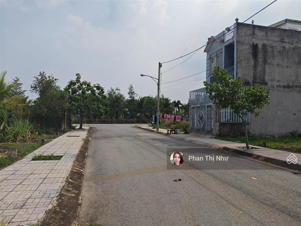 Giá rẻ bất ngờ! gần bờ kênh sông trăng giá chỉ 900tr, shr đường nhựa, kdc đông đúc