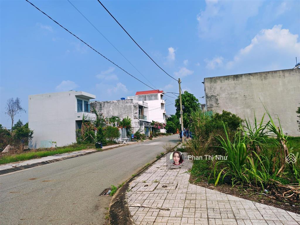 Giá rẻ bất ngờ! gần bờ kênh sông trăng giá chỉ 900tr, shr đường nhựa, kdc đông đúc