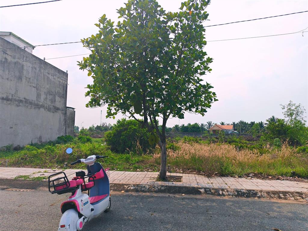 Giá rẻ bất ngờ! gần bờ kênh sông trăng giá chỉ 900tr, shr đường nhựa, kdc đông đúc