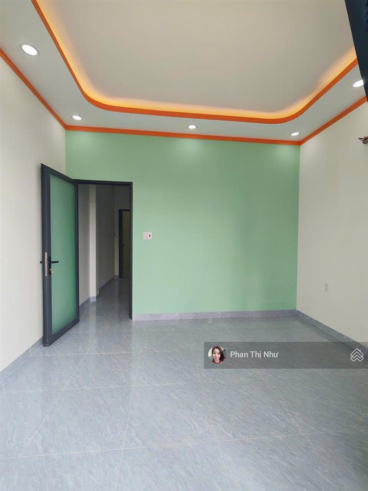 Nhà đẹp mới xây xong  nội thất cơ bản, giáp hóc môn, đường nhựa 8m kdc hiện hữu sổ hồng riêng