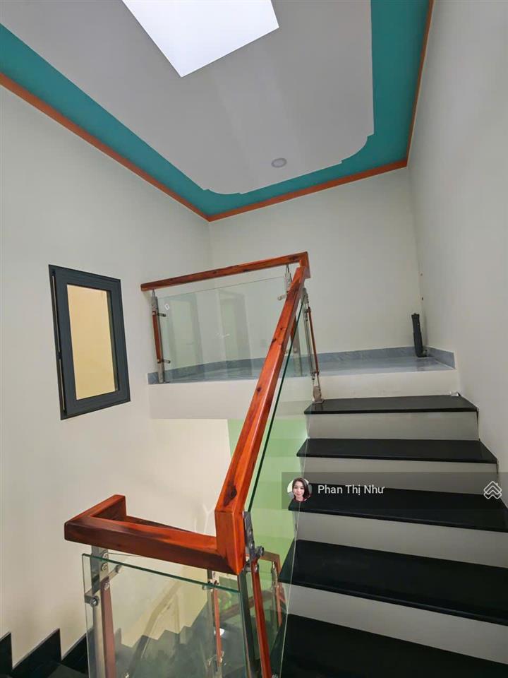Nhà đẹp mới xây xong  nội thất cơ bản, giáp hóc môn, đường nhựa 8m kdc hiện hữu sổ hồng riêng