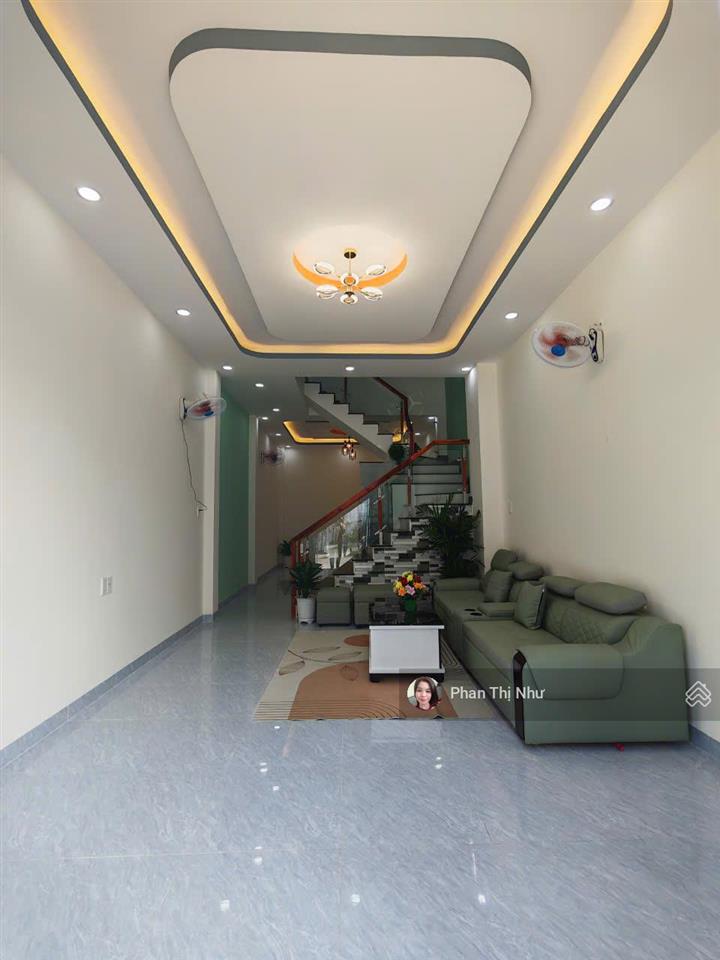 Nhà đẹp mới xây xong  nội thất cơ bản, giáp hóc môn, đường nhựa 8m kdc hiện hữu sổ hồng riêng
