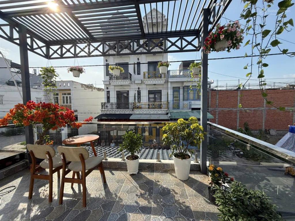 Nhà lầu 3pn có phòng ngủ dưới! đường nhựa 8m oto đậu trước nhà khu vip giá tốt