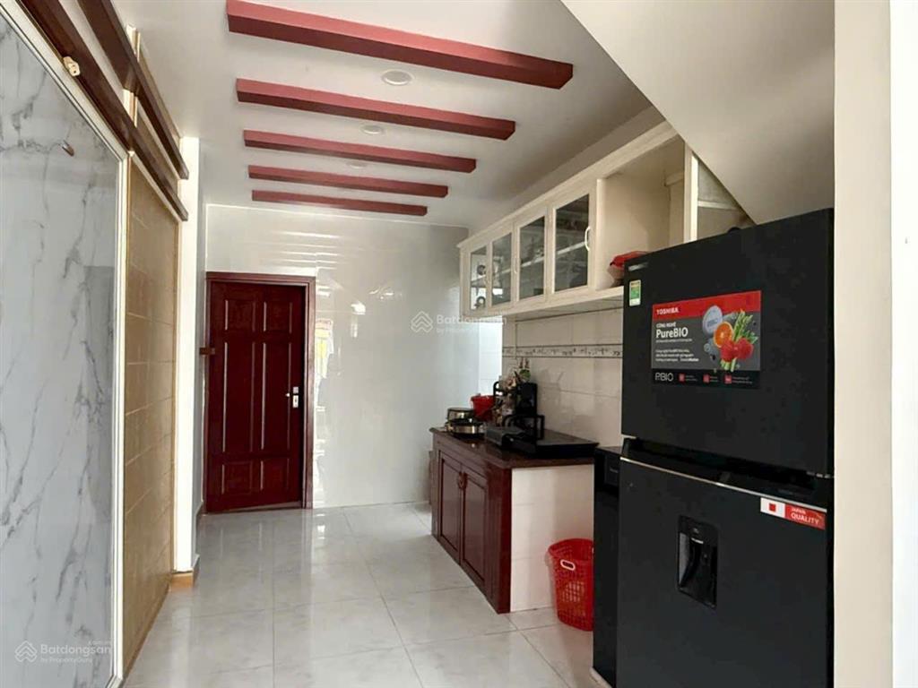 Nhà lầu 3pn có phòng ngủ dưới! đường nhựa 8m oto đậu trước nhà khu vip giá tốt