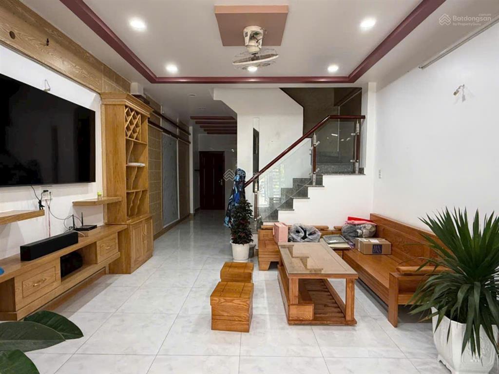 Nhà lầu 3pn có phòng ngủ dưới! đường nhựa 8m oto đậu trước nhà khu vip giá tốt
