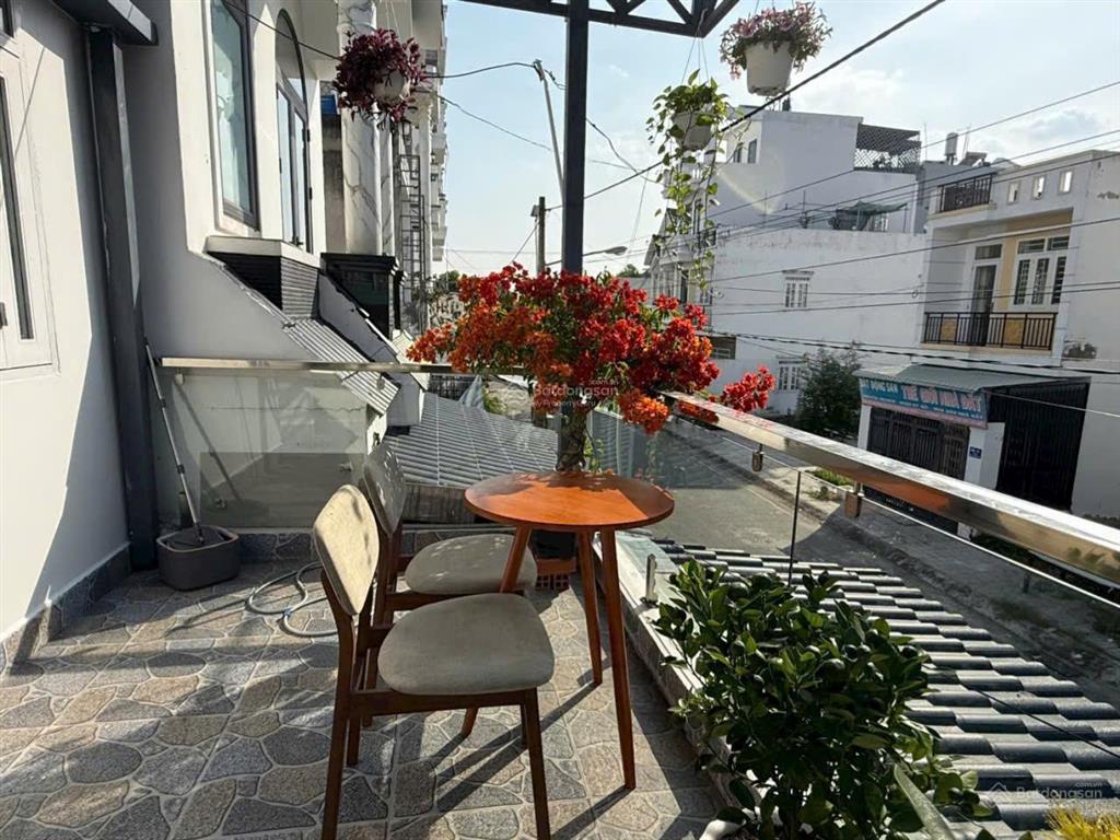 Nhà lầu 3pn có phòng ngủ dưới! đường nhựa 8m oto đậu trước nhà khu vip giá tốt