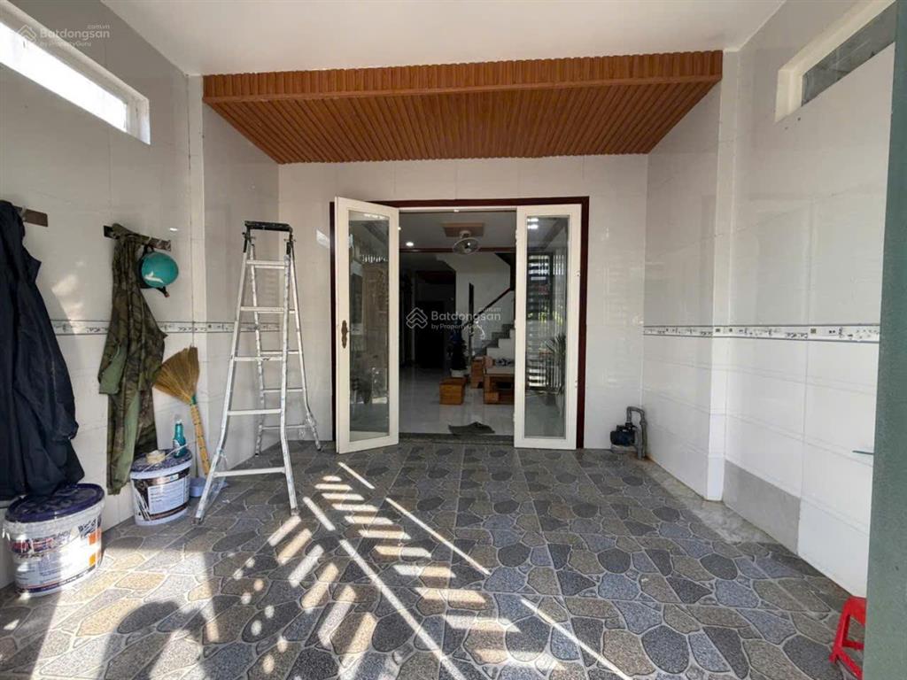 Nhà lầu 3pn có phòng ngủ dưới! đường nhựa 8m oto đậu trước nhà khu vip giá tốt