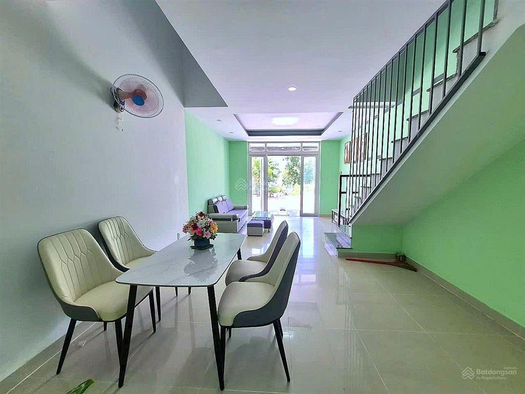 Hơn 1 tỷ sở hữu ngay nhà 1 trệt 1 lầu sổ hồng riêng, dọn vào ở ngay!