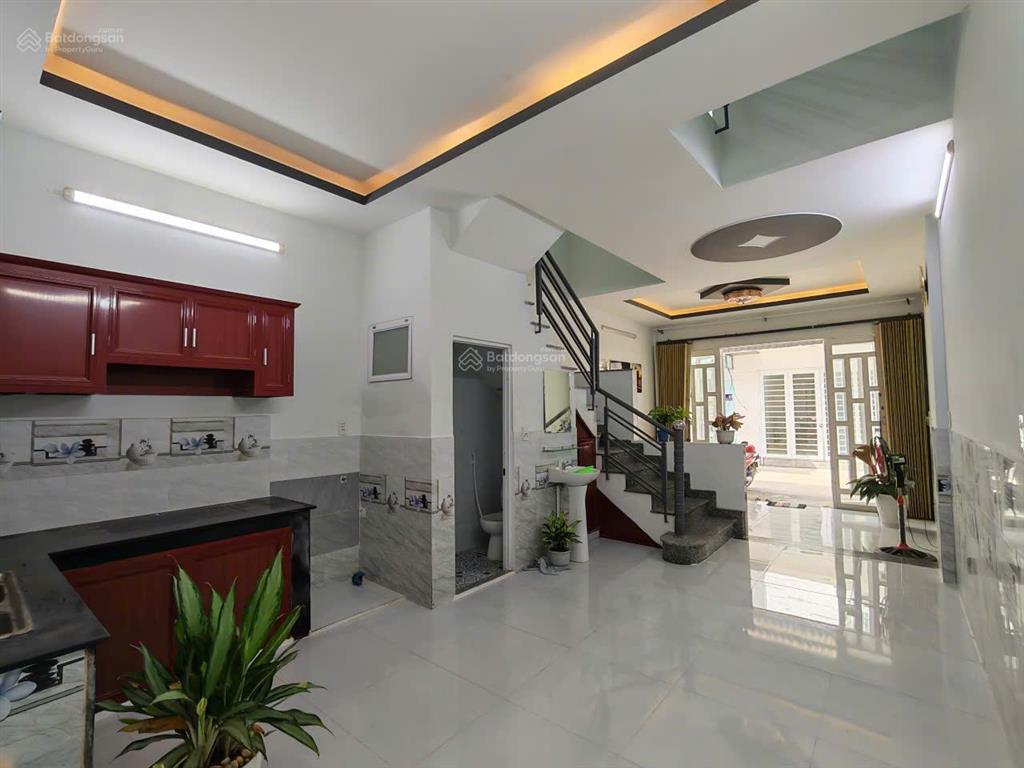 Nhà phố 1 trệt 1 lầu, 2pn, 2wc. đường ô tô vào tới nhà! kdc hiện hữu! chỉ hơn 900tr!