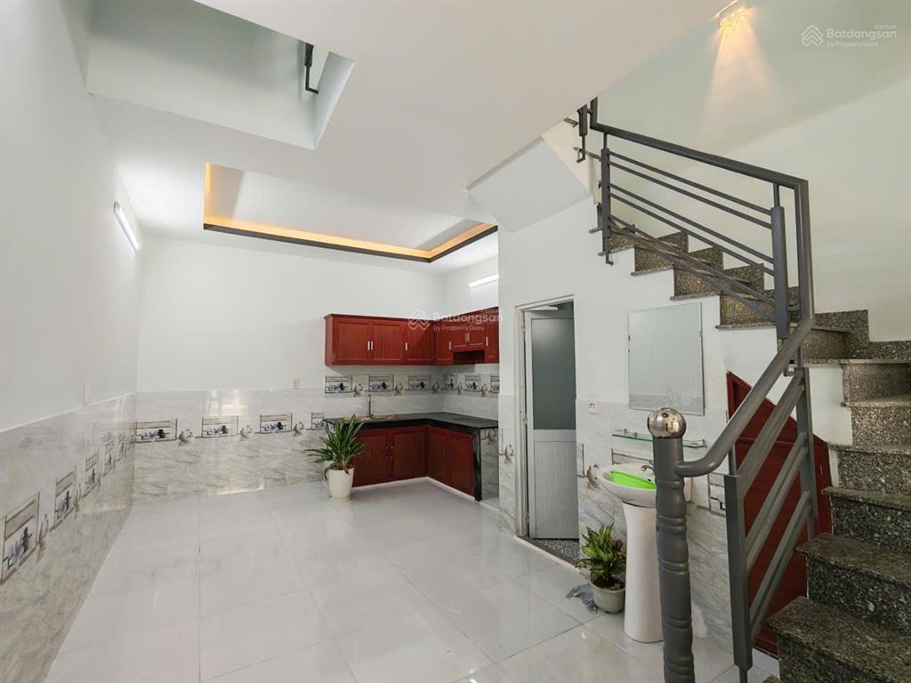 Nhà phố 1 trệt 1 lầu, 2pn, 2wc. đường ô tô vào tới nhà! kdc hiện hữu! chỉ hơn 900tr!