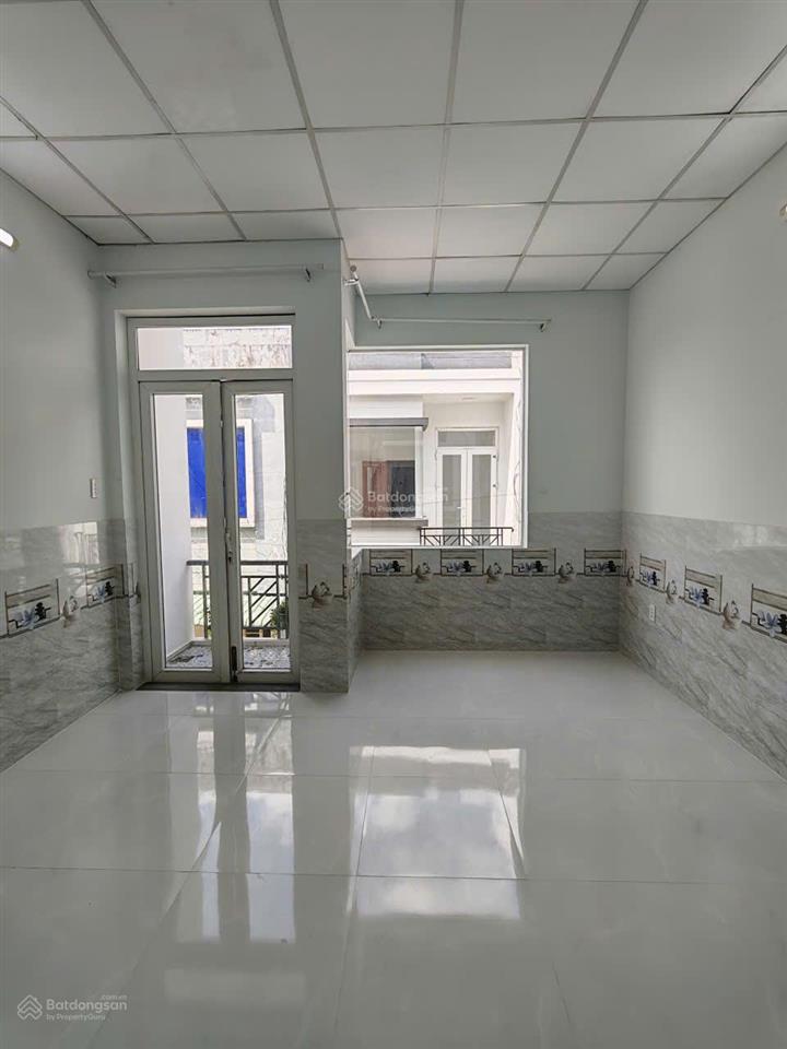 Nhà phố 1 trệt 1 lầu, 2pn, 2wc. đường ô tô vào tới nhà! kdc hiện hữu! chỉ hơn 900tr!