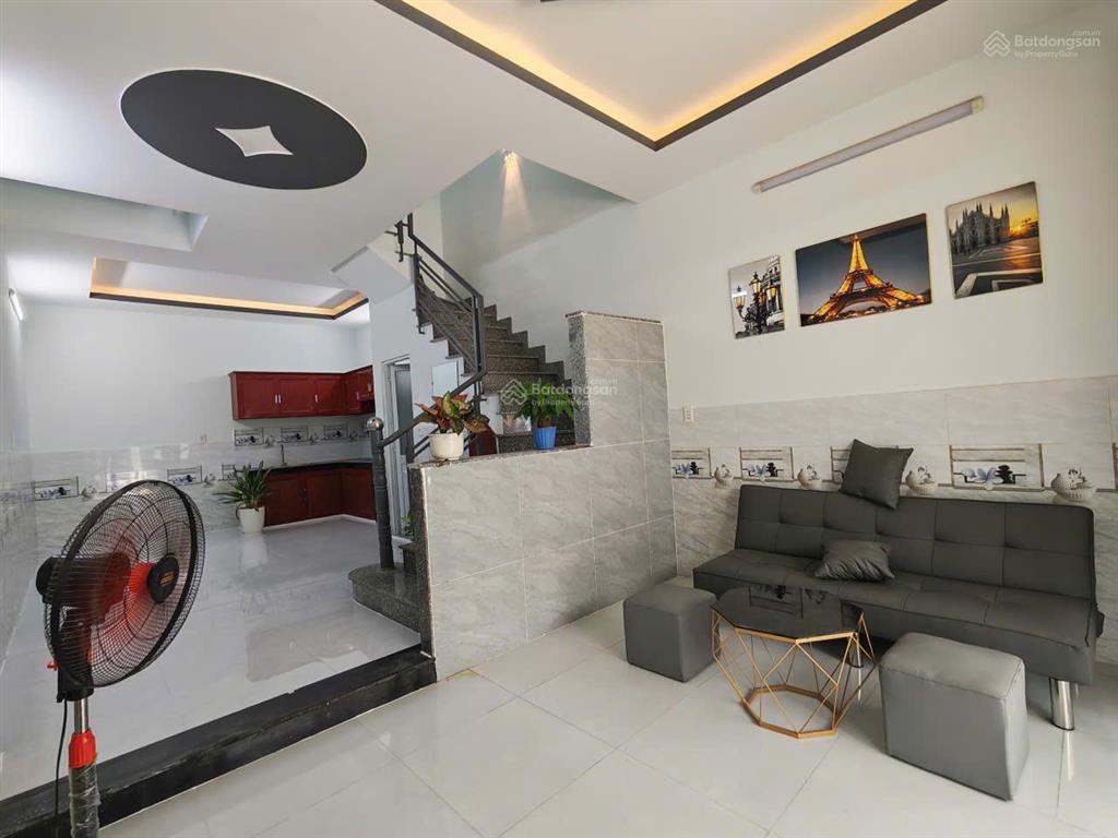 Nhà phố 1 trệt 1 lầu, 2pn, 2wc. đường ô tô vào tới nhà! kdc hiện hữu! chỉ hơn 900tr!
