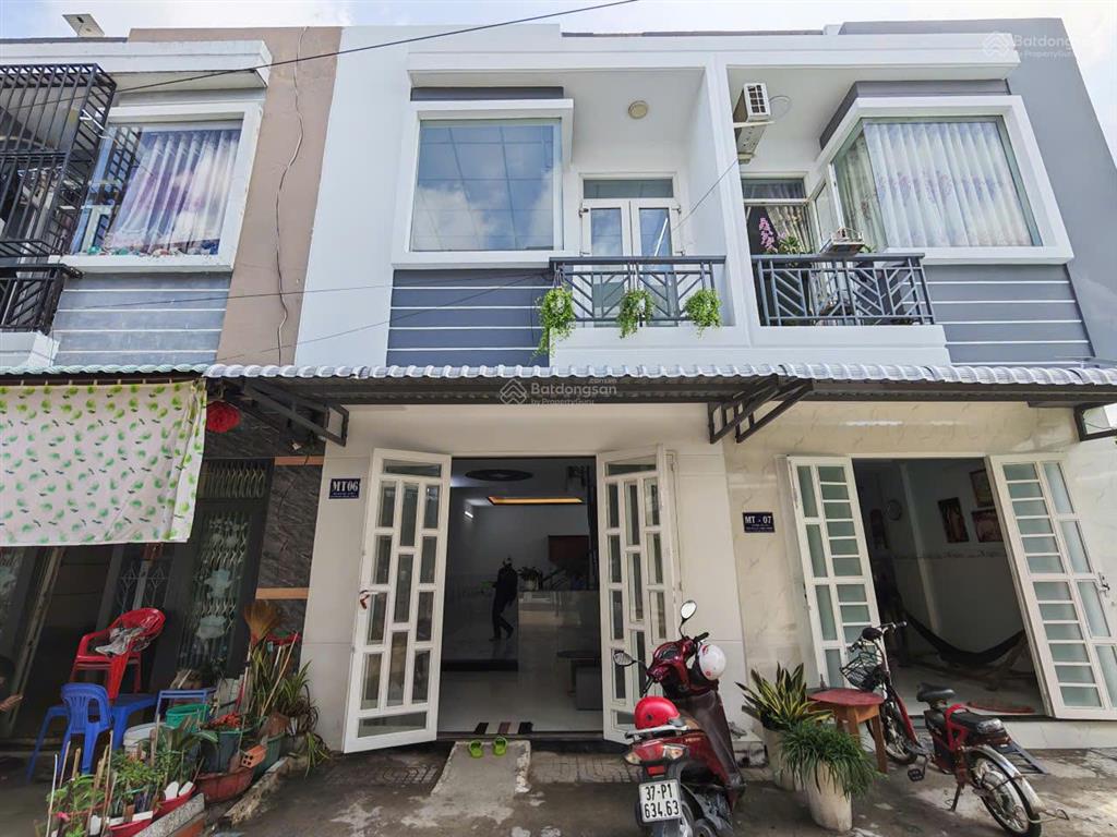 Nhà phố 1 trệt 1 lầu, 2pn, 2wc. đường ô tô vào tới nhà! kdc hiện hữu! chỉ hơn 900tr!