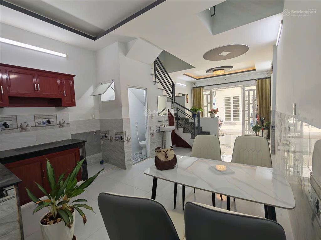 Sốc! nhà phố 1 trệt 1 lầu chỉ 980 triệu, giáp hóc môn!