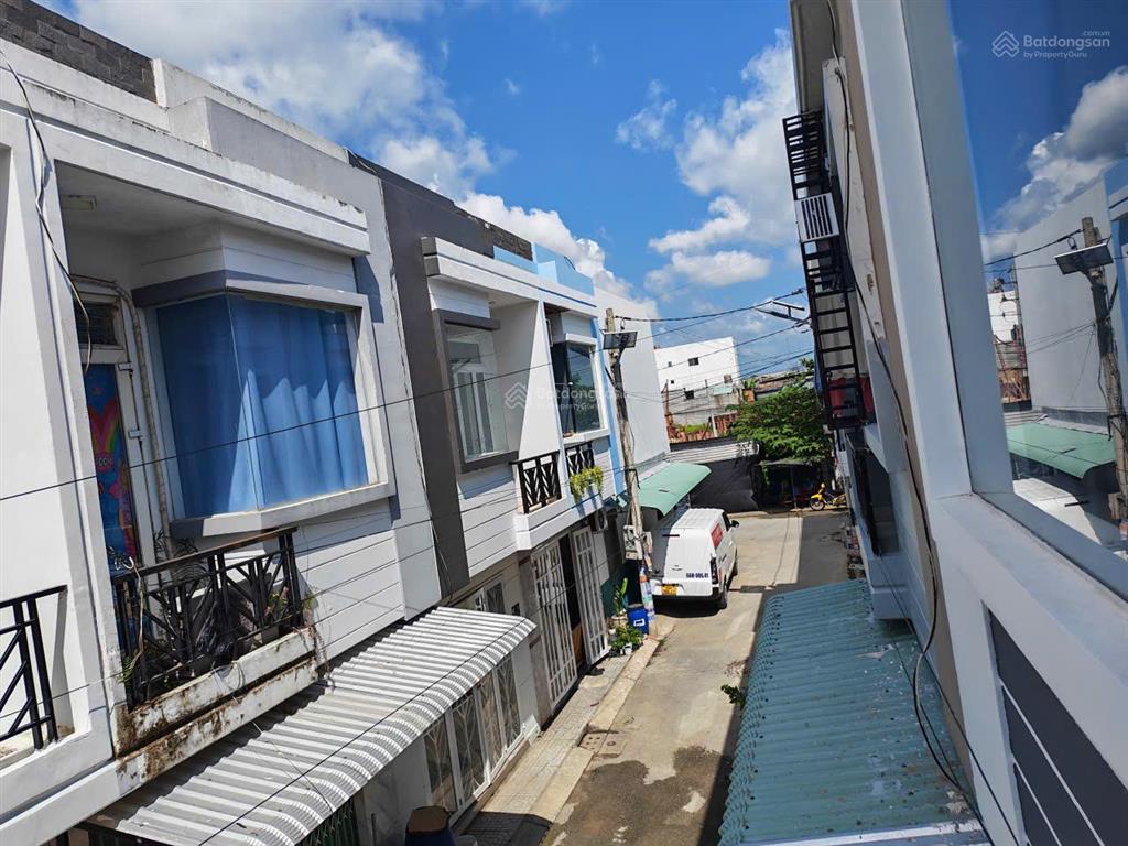 Sốc! nhà phố 1 trệt 1 lầu chỉ 980 triệu, giáp hóc môn!