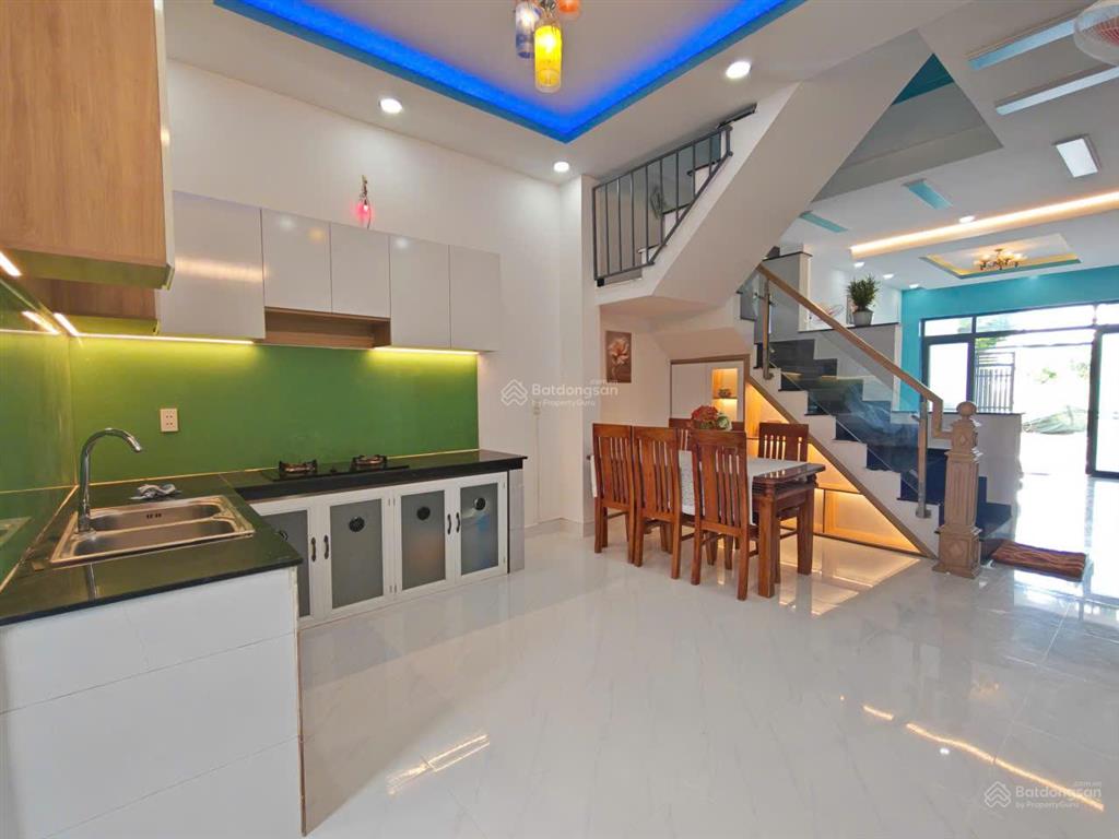 Nhà phố giá rẻ! 1 trệt 1 lầu diện tích 4x18m, shr giá chỉ 1 tỷ 880. mặt tiền nhựa 8m. 2pn 3wc