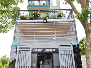 Nhà phố giá rẻ! 1 trệt 1 lầu diện tích 4x18m, shr giá chỉ 1tỷ880. mặt tiền nhựa 8m. 2pn 3wc