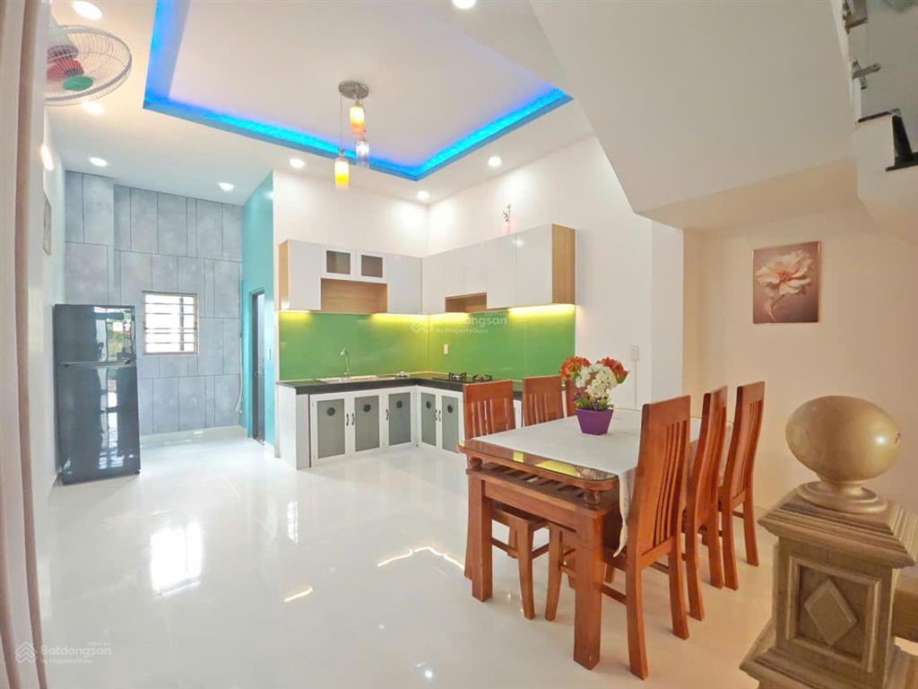 Nhà phố giá rẻ! 1 trệt 1 lầu diện tích 4x18m, shr giá chỉ 1 tỷ 880. mặt tiền nhựa 8m. 2pn 3wc