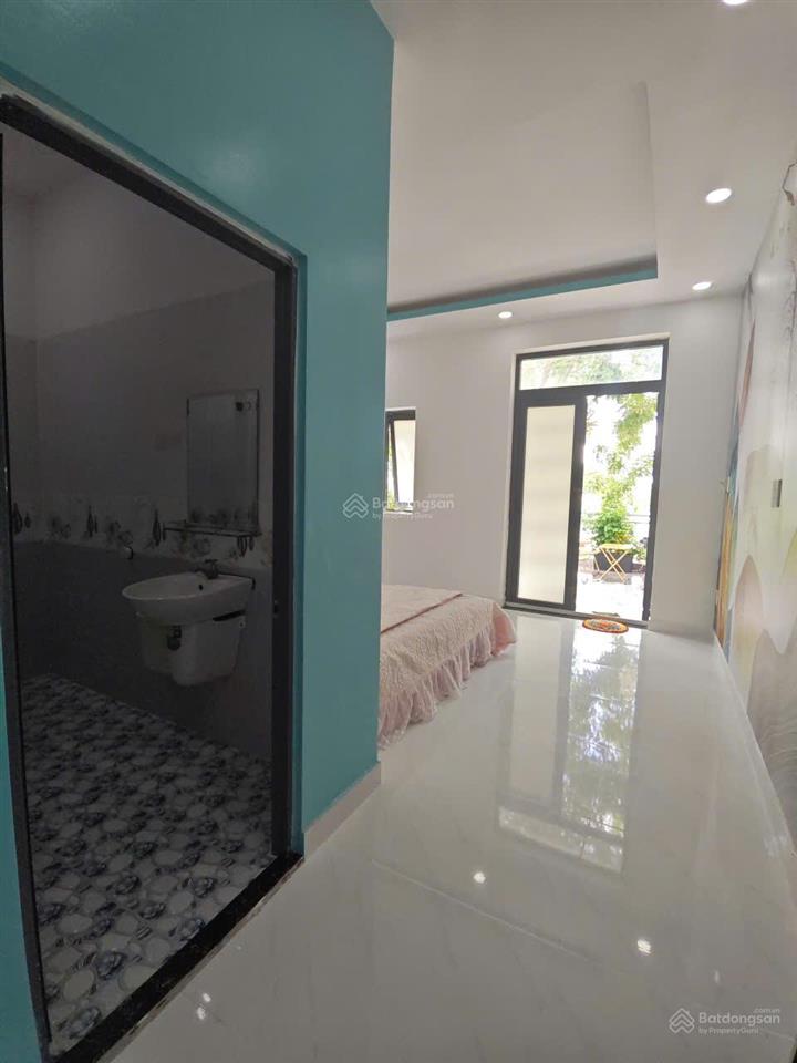 Nhà phố giá rẻ! 1 trệt 1 lầu diện tích 4x18m, shr giá chỉ 1 tỷ 880. mặt tiền nhựa 8m. 2pn 3wc
