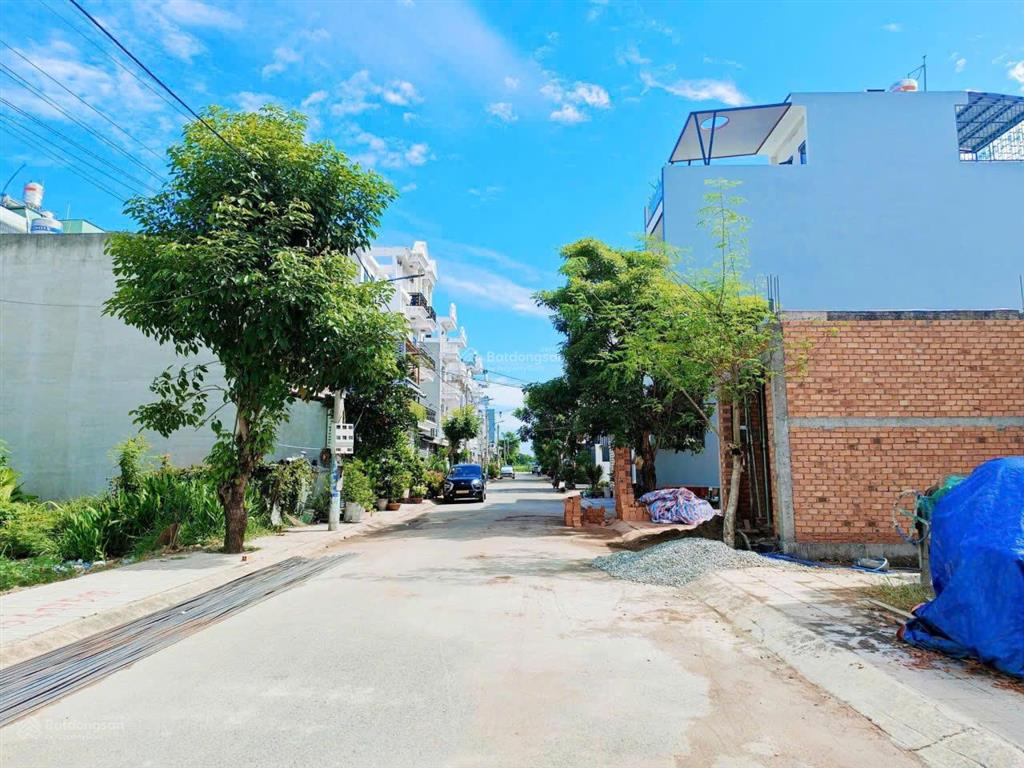 Lô góc 2 mặt tiền vị trí đẹp, kinh doanh cực tốt! shr! kdc hiện hữu