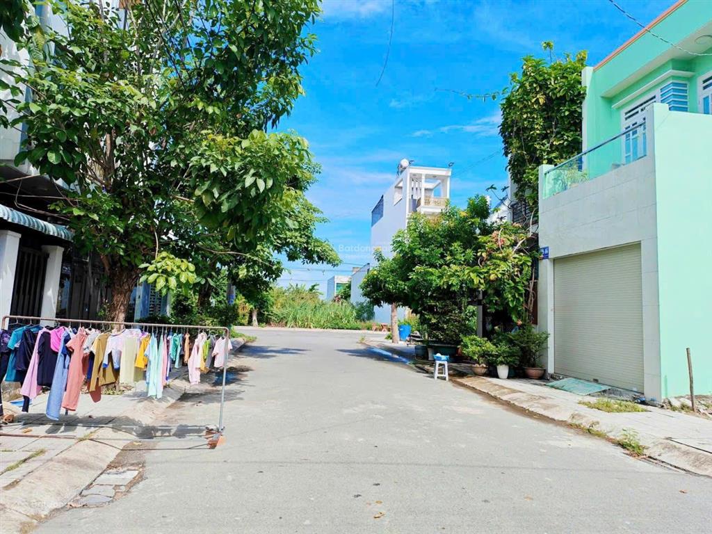 Lô góc 2 mặt tiền vị trí đẹp, kinh doanh cực tốt! shr! kdc hiện hữu